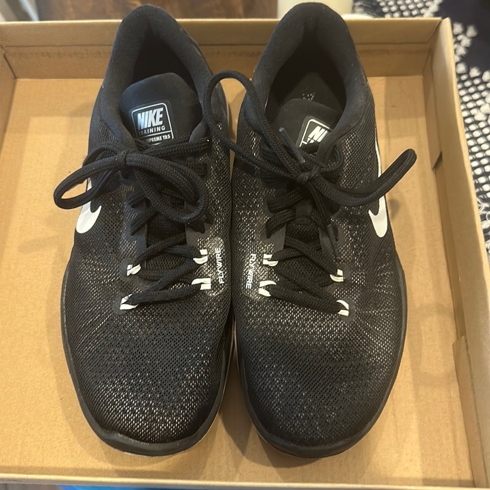 Nike shoes 7.5